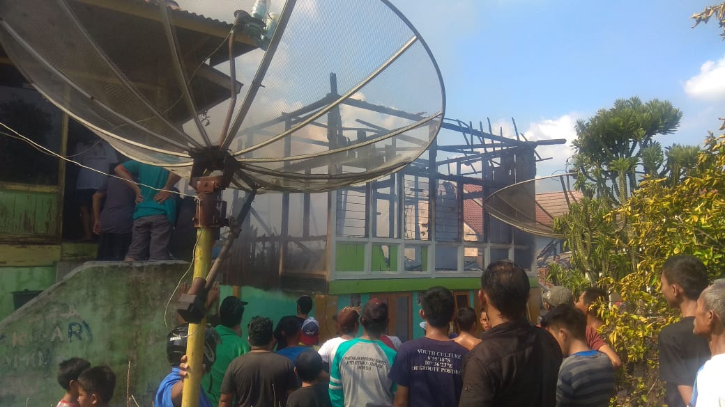 Diamuk Si Jago Merah, Dua Rumah Ludes Terbakar di Desa Karang Raja Muara Enim
