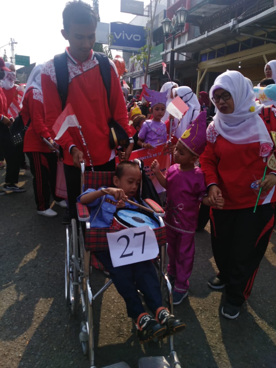 Pelajar TK Penyandang Disabilitas Ikuti Karnaval Budaya PTBA di Tanjung Enim