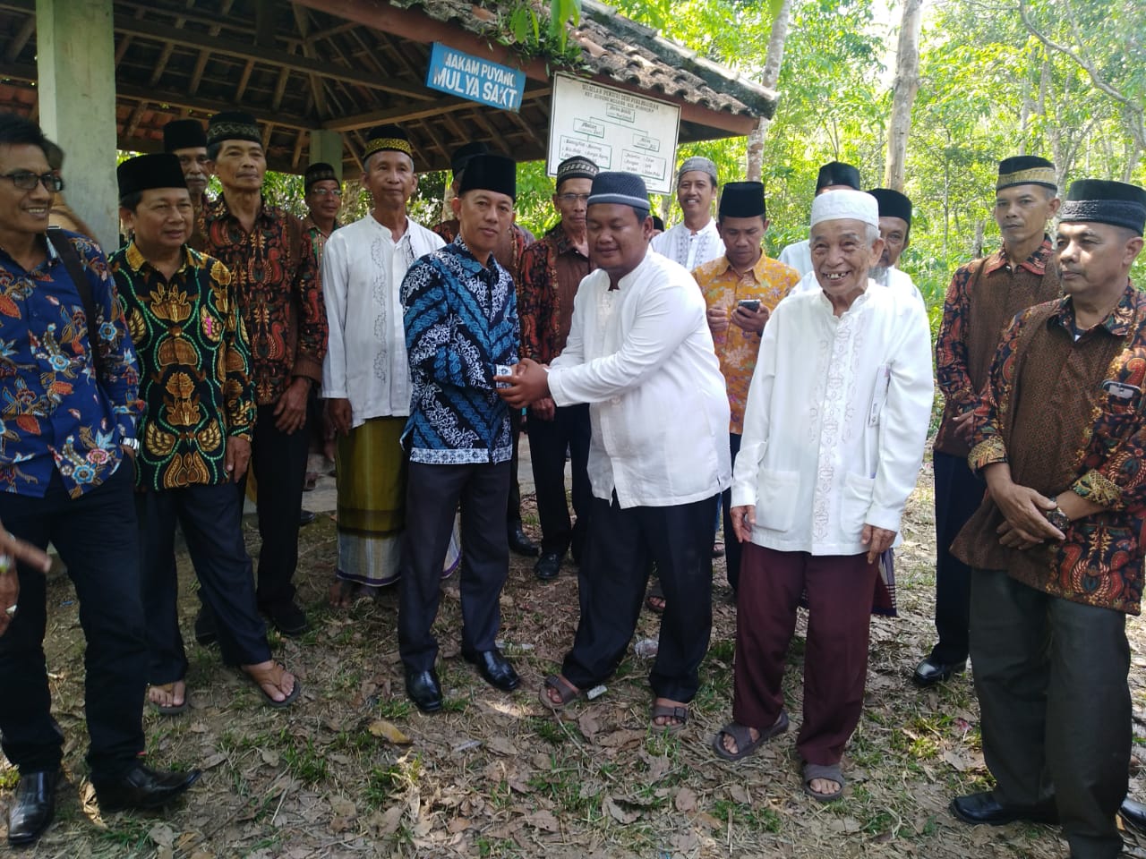 Pererat Silaturahmi, Warga Desa Penanggiran dan Embawang Gelar Sedekah Dusun