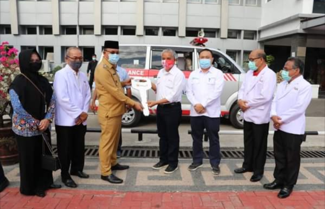 Peduli Kemanusiaan, PTBA Bantu Mobil Ambulance untuk PMI Muara Enim