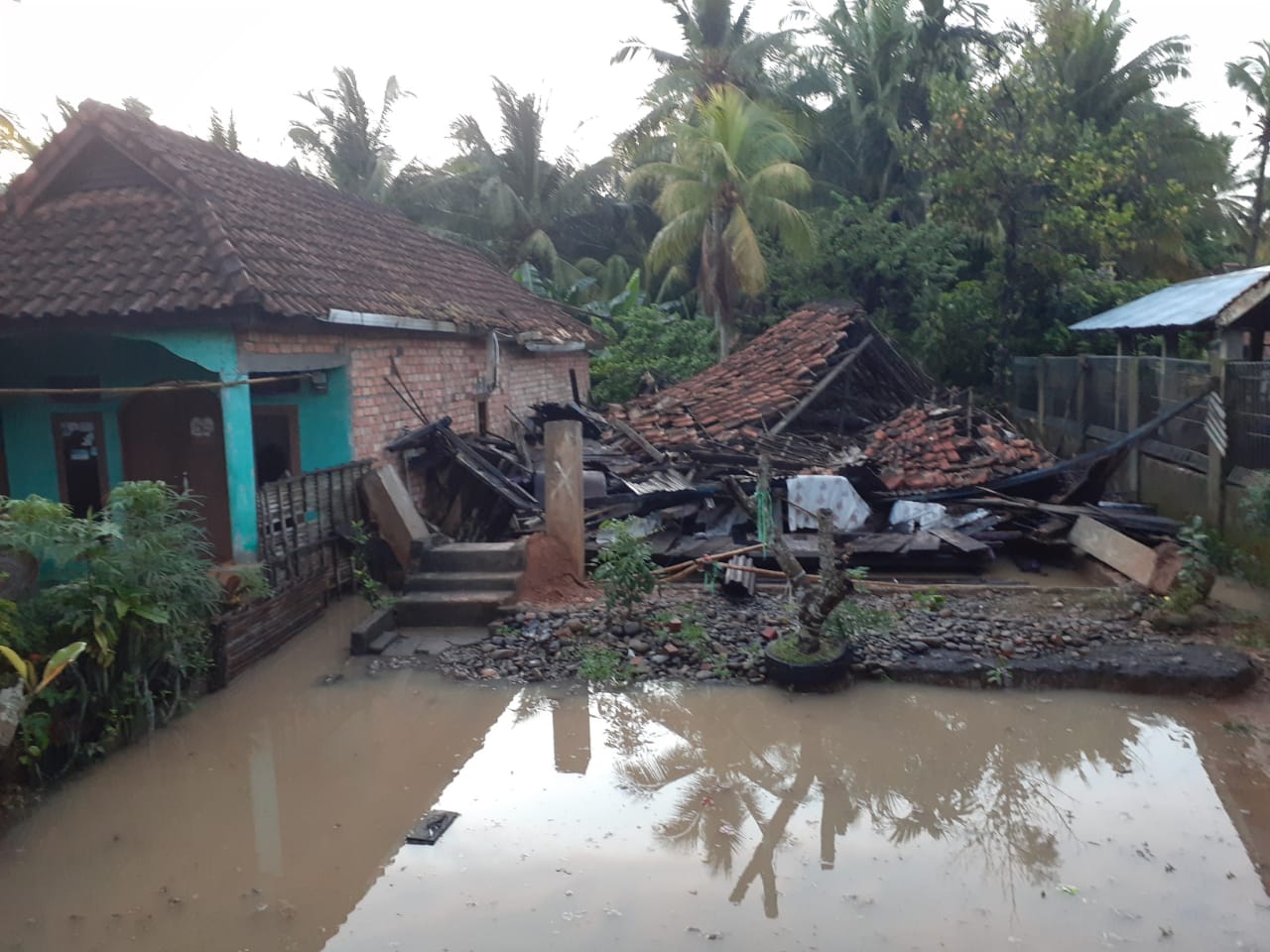 Diterjang Banjir Bandang, 3 Rumah Warga di Ujanmas Hanyut
