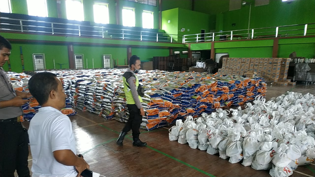 PTBA Bagikan 9.000 Paket Sembako bagi Kaum Dhuafa dan Kurang Mampu