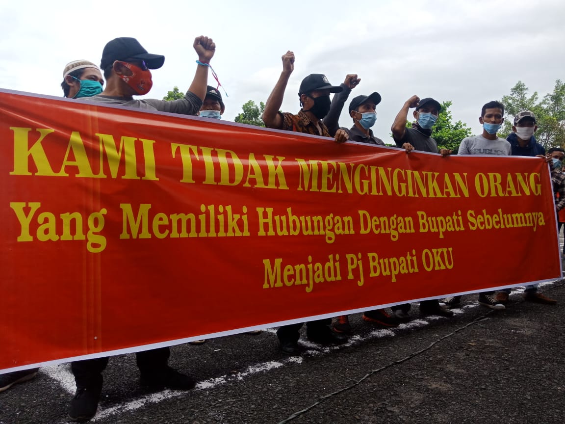Tuntut Penunjukan Pj Bupati Sesuai Prosedur dan Transparan, Massa Gelar Demo di DPRD OKU