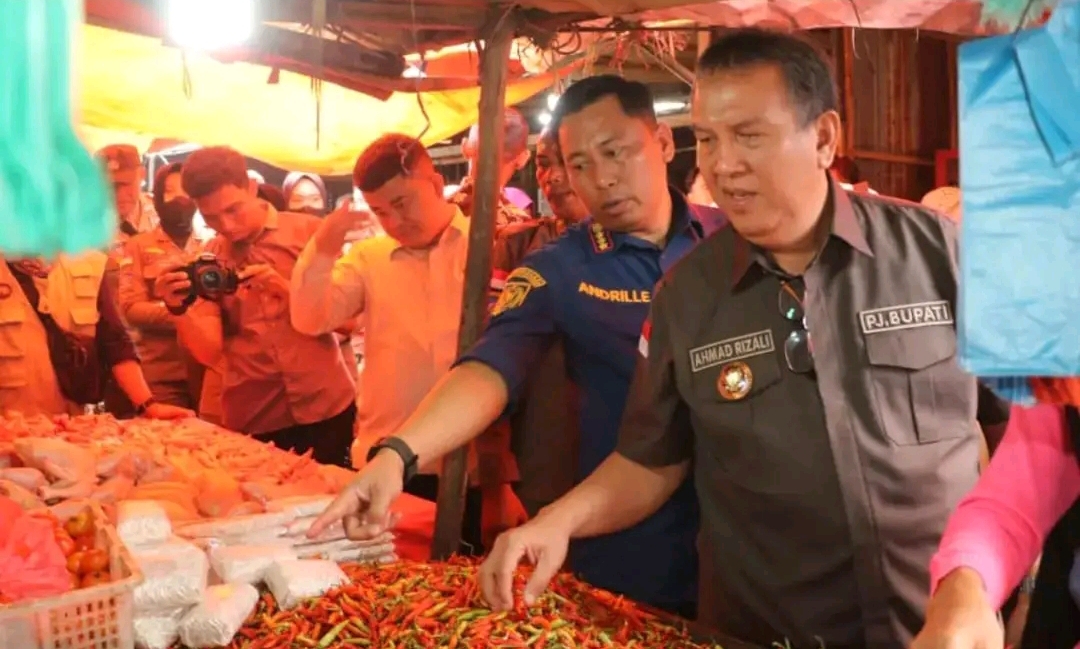 Pj. Bupati Muara Enim Pastikan Stabilitas Harga dan Stok Bahan Pokok Tersedia Jelang Nataru
