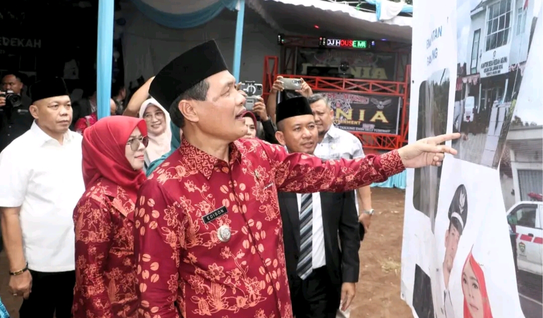 Bupati Muara Enim Hadiri Sedekah Desa dan Resmikan Jembatan Gantung