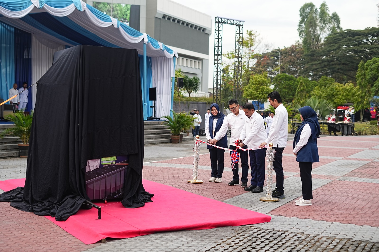 PTBA Luncurkan Reverse Vending Machine, Ubah Sampah Botol Plastik Jadi Rupiah