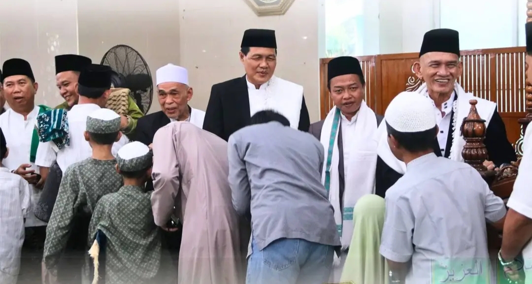 Ribuan Warga Padati Masjid Agung, Bupati Muara Enim Serukan Perkuat Silaturahmi dan Kepedulian Sosial