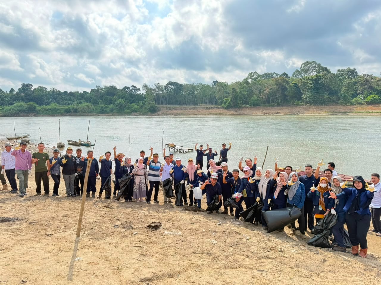 PT TeL Gandeng Pemerintah dan Warga Bersihkan Sungai Lematang, Wujud Nyata Komitmen Jaga Lingkungan