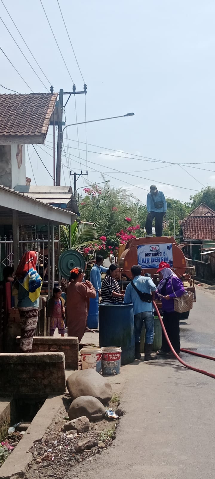 PT TeL Salurkan 115 Ribu Liter Air Bersih untuk Warga Terdampak Kemarau