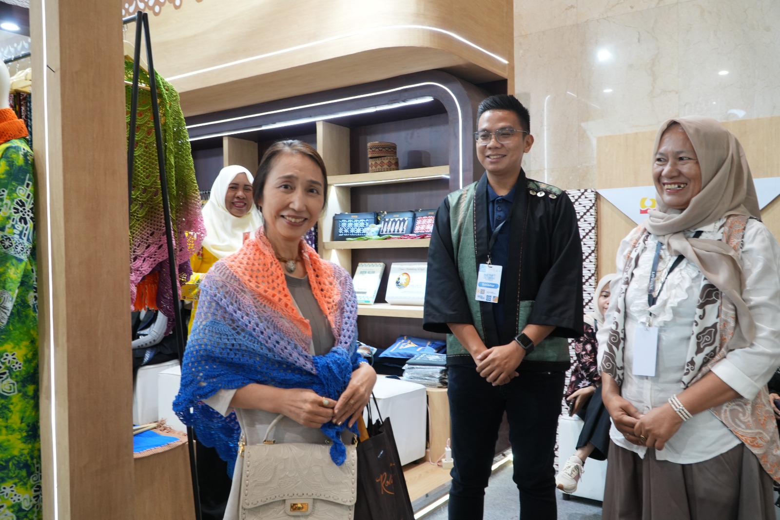 Dari Tapis, Batik Kujur hingga Songket Silungkang, PTBA Pamerkan Wastra Nusantara di INACRAFT 2026