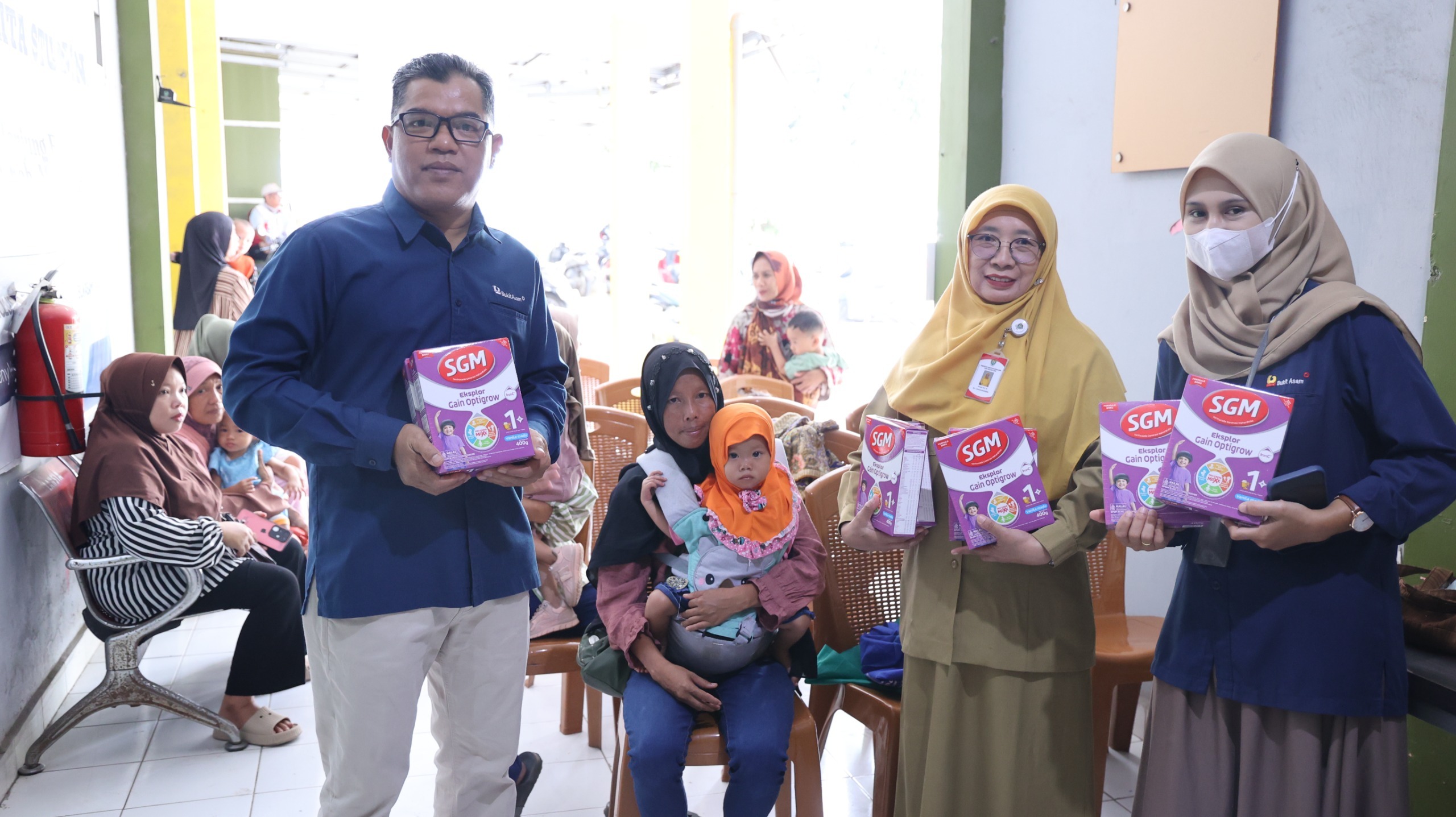 Tekan Angka Stunting, PTBA Salurkan 1.250 Box Susu di Lawang Kidul